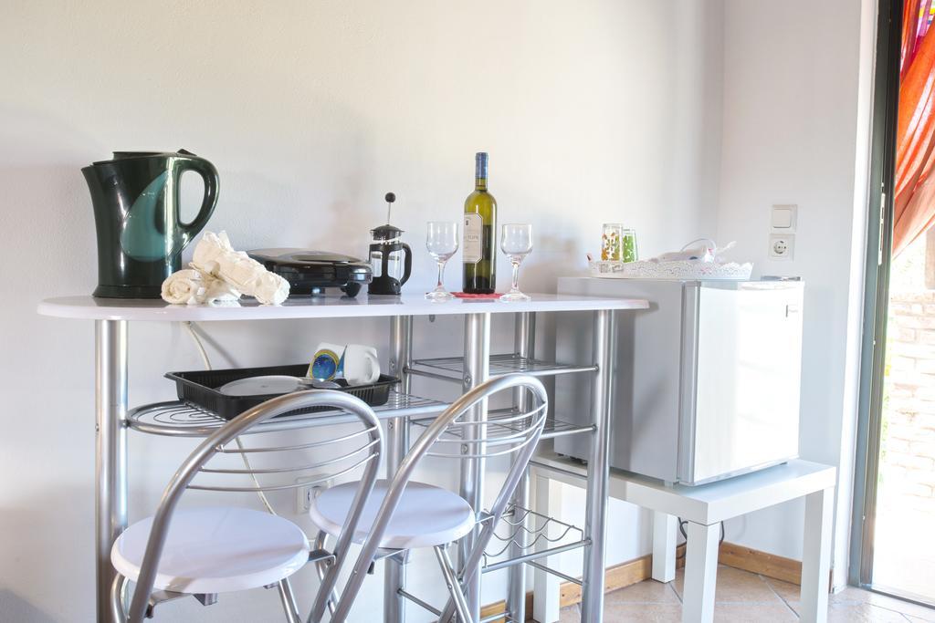 Nandia & Apartment Gaios